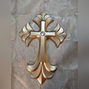 NWOT Elegant Gold Wall Cross Decor